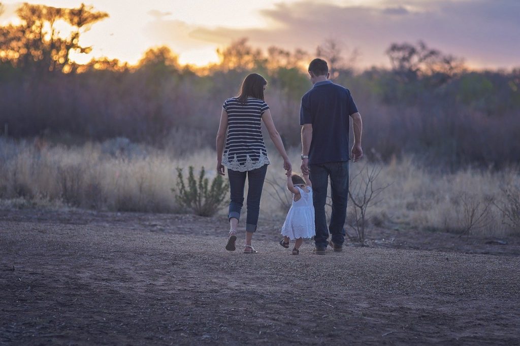 family, parents, mother-2485714.jpg